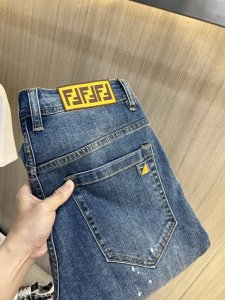 Fendi芬迪 2025Ss新款原单爆款牛仔裤 超级定制款 原版五金 超级重工工艺 版型超赞 细节做工无可挑剔 款式不挑人 做工高档 超强好货不等人 看中赶紧下
