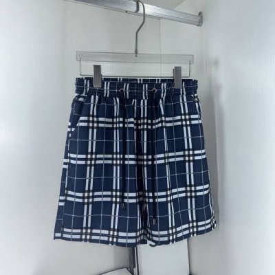 巴宝莉 夏季新款男士休闲短裤沙滩裤 高级定制聚酯纤维面料 凉爽透气舒适度极高 进口数码印花细节无可挑剔 顶级品牌Logo五金辅料配备 原版Logo设计理念 手感