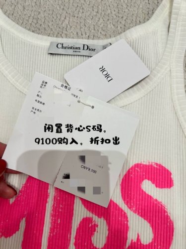 字母针织背心 Ins风字母印花图案 日常出街随意搭配都好看的单品 单穿或者打底 不管是裤子还是半裙都能搭 实穿率百分百 棉质面料有弹性 上身很舒服 码数：36.
