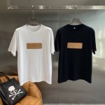 驴家 Lvt恤超简约时尚 ，胸前那棕色的皮革贴片，印着“Lvers”字样，简约中带着独特的设计感 面料亲肤柔软，M-3Xl 隔天