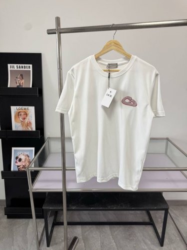 dior X Kaws 2025 蛇年新年限定 dior与Kaws合作的2025春季联名胶囊系列 Out Ofoffice 已经正式发布 这个系列由 Dior男