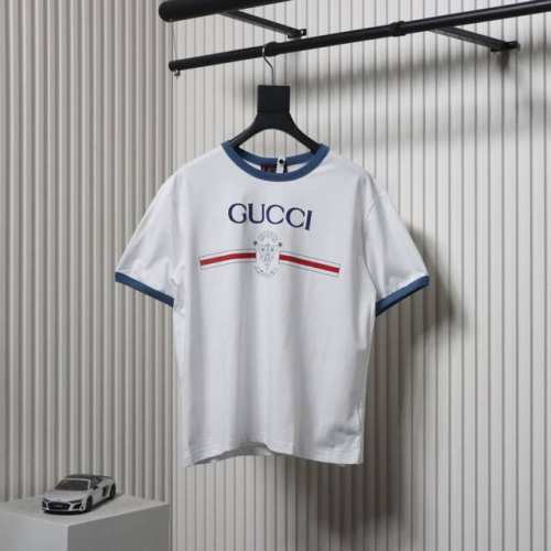 Gucci 古驰 新款拼色印花圆领T恤 定制高克重 针织棉面料精心制作 手感特别的扎实 质感拉满 松软细腻上身舒适 优越的吸湿排汗性能 不闷热 胸前草写Logo