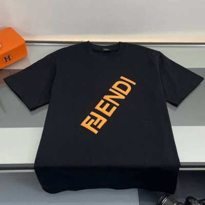 纯原臻品 顶级原版复刻 Fendi 芬迪 2025Ss新款字母印花短袖圆领T恤 原版面料高版本高品质 网红明星同款 面料取用280G32支双纱洗水棉， %棉，胸