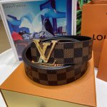 上新～顶级原单品质Louis Vuitton 双面牛皮带身.双面同等质量.官网在售 品牌：Lv路易威登男士皮头层带真皮腰带.经典款 等级：高端品质顶级做工！认准