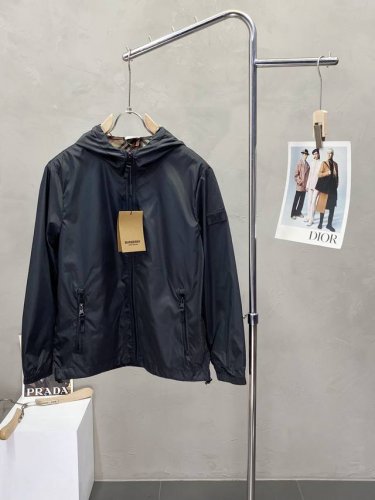 Burberry巴宝莉独家专供新款原单男士休闲春秋夹克 高端定制 高版本 时尚百搭爆款进口面料 打孔工艺设计 手感超柔软细腻 穿着亲肤舒适 高端精品 代工厂p精