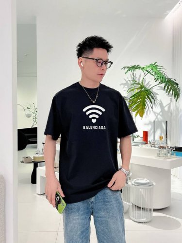 balenciaga 巴黎世家 2025春夏新品 三标齐全 260克圆领纯棉短袖T恤 好货不用过多介绍 看细节 专柜码数：M-Xxxl 175 140建议L