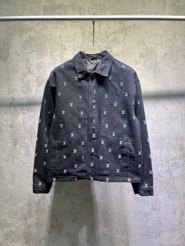 7555# Louis Vuitton Ss25 渐变刺绣字母 牛仔夹克 男女同款 码数: 46 48 50 52 Ss25 Louis Vuitton渐变刺绣