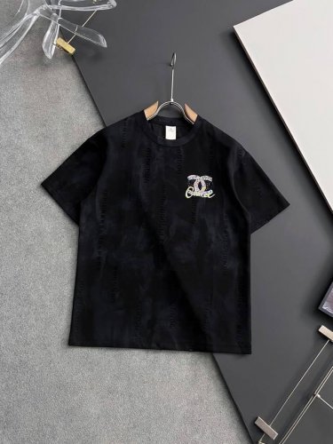 2025独家 新品！Cha*爆款 爆款现货春夏短袖，简约基础衣橱神器， 休闲百搭必备款 做工走线质感一流，两色推荐 微宽松版型 码数M-3Xl