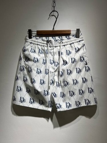 dio*迪*奥 2025春夏新款男女同款休闲抽绳短裤，男女同款立体字母老花Logo设计，时尚运动休闲短裤！面料采用进口聚酯纤维材质！专属面料制作而成，面料手感瓷