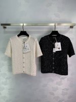 Chane*2025新品上架 珠片银丝针织短袖开衫 定制Yb进口纱线织造 质感高级舒适 圆领针织短袖开衫剪裁 优雅黑粉蓝白四色可选 面料穿插银丝 满身细闪珠片