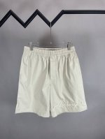 Burberry 2025 Ss春夏新款 卡其色休闲短裤 裤脚绳结构成品牌Logo 弹力松紧带腰围 同色系抽绳细节 简单设计款式 经典版型剪裁 男女同款 尺码：