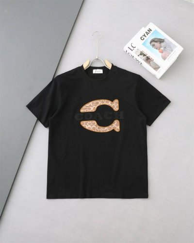 高品质 Coach 蔻驰贴布刺绣新款T桖， 25Ss春夏新品，C蔻家标识醒目Lood贴布字母，采用环保染料，无甲醛，对身体无危害， 采用32支260克双纱纯棉原