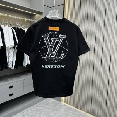 Lv 驴子 25Fw春夏新款圆领T恤 采用重磅320G双纱精梳棉材质 上身立体感强 采用重磅洗水工艺搭配万针刺绣工艺 洗涤方式：面料仅限干洗或洗衣袋包裹反面冷水