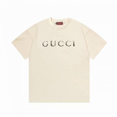 隔天到 Gucci 古驰 双G 字母印花 Logo标识精致升级 原版面料 官方同款 短袖T恤 定制 同缸染面料 手感非常舒服 春夏最新版本 颜色: 杏色 尺码：