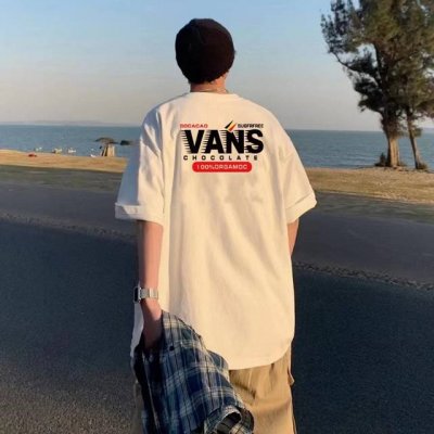vans 万斯 25Ss 100%百分百印花短袖 高版本 重工 短袖T恤 顶级用料 限量发售！ 面料：250克 双纱双股用料 预缩定型 具有良好的吸汗性.可以保
