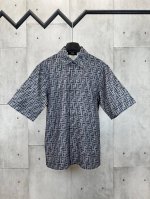Fendi芬迪蓝色明线满印提花Ff衬衫 Yb购入打版，采用定制亚麻混纺面料，克重150G，搭配70D衬布， 全幅饰以Ff满印提花装饰，布匹直喷，对位裁床，能与多