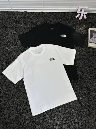 北面The North Face月球探险纯色时尚百搭简约休闲落肩袖纯棉短袖T恤 男女同款 户外运动达人们，千万别错过北面这款月球探险短袖T恤！它可是户外与日常的