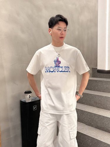 蒙口2025夏季新款短袖T恤，特色的喷绘加刺绣工艺，个性艺术系列全网独家首发 百搭款细节处理完美240克纯棉面料十分精致 原版面料 网红明星同款高版本 高品质手