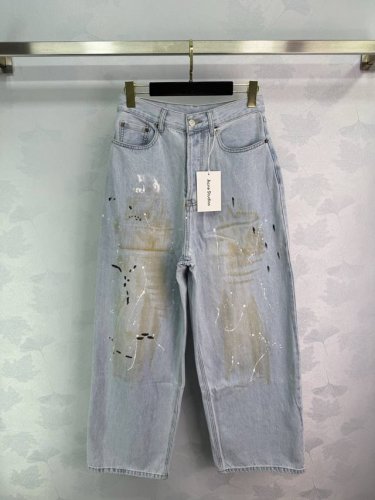 25新品上新Acn*做旧复古浅色长裤 是夏天的颜色 色系超好看的 怀旧复古洗水工艺 裤子个性脏脏设计 时尚感在线 上身时髦又高级 版型显瘦遮肉 任何身形都可以驾
