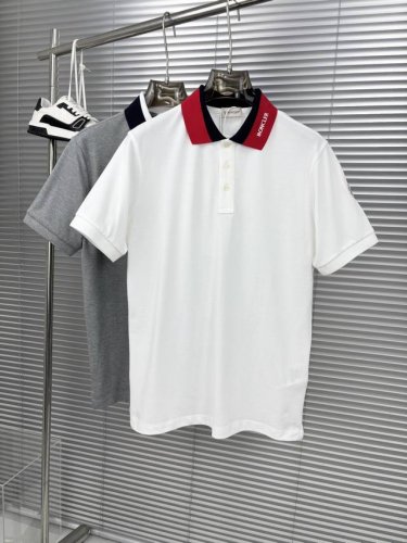 盟可睐Moncler蒙口 25Ss春夏新品翻领T，高端品相。80支原版珠地棉，高支高密 质感无敌赞，舒适透气有股感。领子最新配色风格，新颖时尚。 颜色：灰色 白