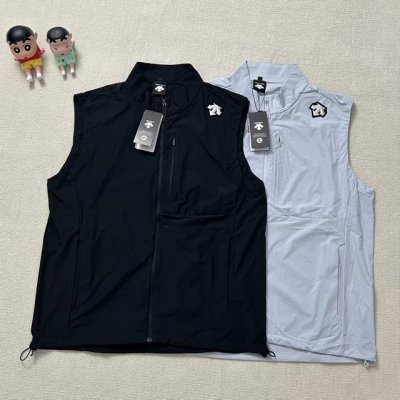 dec迪桑特 夏季速干冰感立领马甲 独家款式 实拍图 经典Toyobo面料制成的速干冰感立领马甲 采用吸湿性极佳的专业运动面料动感珠地 布表面呈疏孔状 有如蜂巢