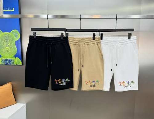 Gucc*古驰25S春夏新款短裤！新款卡通字母搭配品牌字母烫画工艺.简单高级.订制高端锦棉罗马面料.立体侧身设计，超宽松版型日常慵懒搭配！颜色：黑色.白色.卡其
