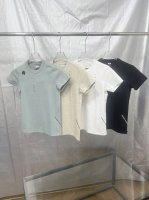 上新 官网在售款 Descente迪桑特综训运动健身女士透气排汗弹性短袖T恤夏季 独家爆款 这款针对中高强度综合训练与运动项目设计的短袖针织衫。采用专柜经典针织