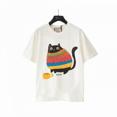 实拍细节图+尺码表 Gucci古驰 趣味卡通发呆的猫圆领短袖 无感印花 早春系列高克重短袖 选用客供定制针织100%纯棉面打造,面料手感细腻，厚实有质感的纯棉布