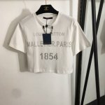 款号20250922 LV*新款 1854字母印花短款露腰短袖T恤，白色，SML， S码；肩宽41，胸围88，袖长18，衣长43