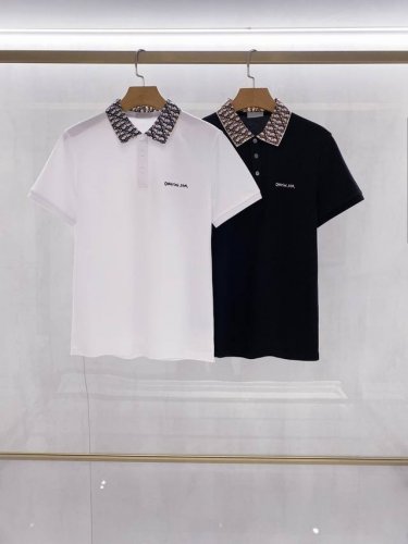 新品 D家族最新男士时装款珠地棉翻领Polo衫，25年夏季爆款新品，在视觉方面相当出众，颜值和版型简直无可挑剔，时装秀上的明星款，今独家放售！ 这款Polo经典