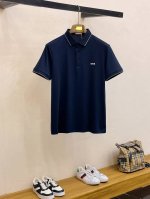 迪奥 2025Sshk专柜同款同步上新短袖翻领Polo，采用订制珠地棉面料，胸前品牌字母采用刺绣工艺构成标志彰显品牌奢华 高端人士必备单品，懂货的来欢迎对比专柜