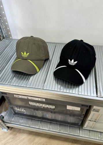 三叶草 巴黎 拉花帽 棒球帽 核心卖点 原厂品质跟单 同步专柜细节标准 巴黎世家风格Logo拉花 高街潮感满分 水洗做旧工艺 自然褪色 自带复古滤镜 男女同款帽