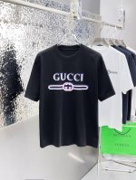 gucc1* 顶级货品2025春夏新款首发专柜最新款短袖圆领T恤 高端订制 设计前卫时尚！品牌Logo重工艺设计 高端定制260克面料.手感柔软.穿着舒适.专柜