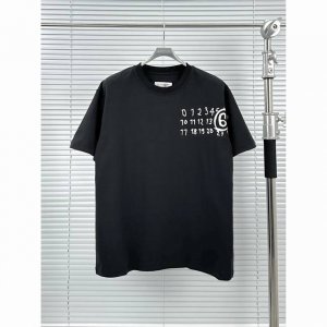 肩膀草写字母款 #黑色 44 46 48 50 maison Margiela 马吉拉 24Fw 肩膀草写字母拼接短袖T恤 重磅品质 匠心工艺 采用280G重磅