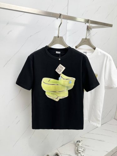 Loe2025初夏最新品 专柜同步有售 原单狠货 休闲时尚圆领短袖T恤 进口原版面料 顶级工艺图案 独特设计 上身舒适透气 档次极高 上身帅气十足 2色推荐 码