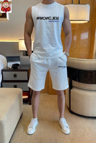 直 品牌 Moncler蒙口 2025春夏季新品背心套装，经典简约款式 任何人都可以轻松驾驶 进口定制丝光棉面料 手软舒适有型 吸汗透气 ，胸前经典品牌字母Lo