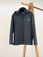 arcteryx 始祖鸟 最新薄款户外拉链软壳夹克弹力外套，功能性外壳面料90锦纶10氨纶！ 轻薄，耐磨，透气，四面弹都是基础属性！具备出色的轻量化，抗撕裂以及