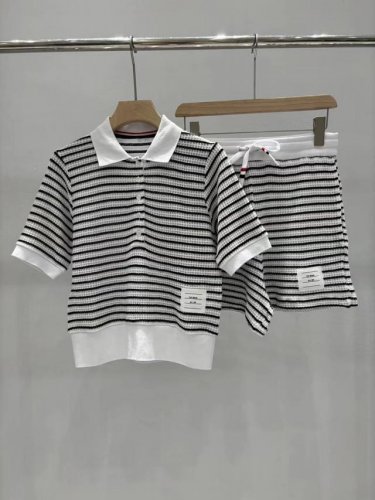 上新 1:1品质 Thom Browne 2025春夏新款 休闲黑白条纹针织短裤 码数：Sml
