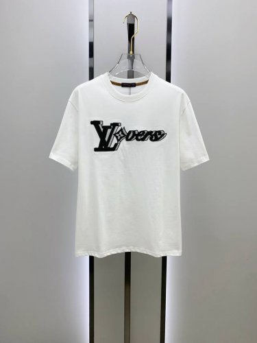 lv2025夏季新款短袖T恤，个性艺术系列全网独家首发 百搭款细节处理完美纯棉面料十分精致 原版面料 网红明星同款高版本 高品质手感非常舒服 时尚又个性 超级百