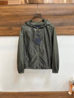 主推 Lv 2025Ss早春新款发布驴牌连帽夹克提花外套，春季爆款外套，穿上就是舒适自在又显瘦的存在，慵懒而随性，结合干净简单的色系就特别耐看，适合日常穿着~倾