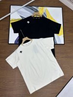 Descente迪桑特春夏男士女士同款休闲运动圆领短袖T恤 合身版型，舒适百搭。面料触感轻盈柔软，干爽透气，可摆脱运动后的汗湿粘滞感，不易褪色，变形，使得穿着者