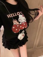 上新 Hello Kitty 25.Ss超萌Kitty蝴蝶结T送包包 猫咪重工烫钻蝴蝶结T恤～ 满满的青春活力 真的狠难不爱啊！ 凹起造型来妥妥的好看 颜色：白