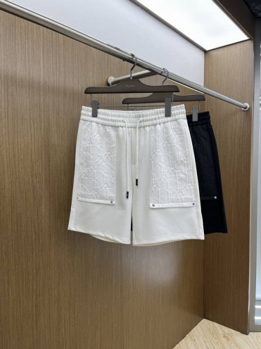 cd 2610春夏新款男士休闲短裤 高端货简洁时尚大方 定制原版进口面料 简洁利落又清爽 品质做工细节经得起任何形式检验简约大方百搭款 上身优雅帅气，焕然一新的
