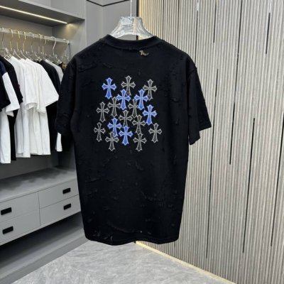 P160 Ch 克罗心 25Fw春夏新款圆领T恤 采用重磅320G双纱精梳棉材质 上身立体感强 采用 万针刺绣贴布绣花万针刺绣工艺喷绘效果 洗涤方式：面料仅限干