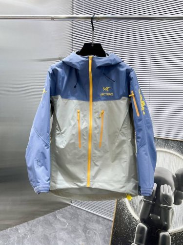 arc 始祖鸟 蛇年限定冲锋衣！ 原版版型一比一打版，细节决定成败，市场最高版本 区别市场通货 欢迎拿样比较！！！ Arcteryx始祖鸟Alpha Sv Ln