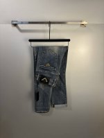prada 普拉达 男士丹宁牛仔裤，官宣画册海报穿搭款！ 客供高级进口的丹宁原色面料，特选日本冈山纯正13Oz 盎司牛仔布料，重磅环保植物酵素水洗工艺，肌理有着