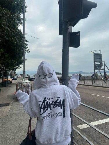 stussy 斯图西 香港限定连帽开衫外套 现货发售 男女同款 不起球不掉色 大毛圈落肩版型 二本针加持 拒绝变形 经典图案 进口印花 透气度高 百洗不掉 毛圈