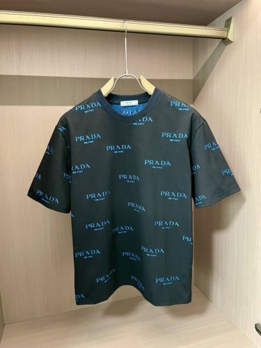 prad 25Ss 春夏新款T恤 爆款定制纯棉面料 采用立体烧花工艺 立体清晰可见 面料舒适质感 码数：M-3Xl