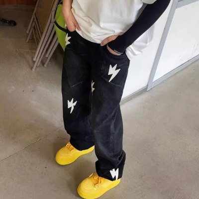 款号Xk2880 闪电牛仔裤美式牛仔裤Vibe风宽松直筒百搭休闲潮牌暗夜黑牛仔裤 面料定制经过一流的高工艺水洗 质地紧密 色泽均匀 纹理清晰 上身非常舒适 直筒