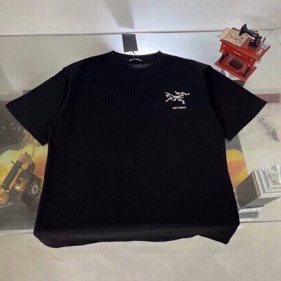 高品质 Arc‘Teryx 始祖鸟T桖，男女情侣圆领款，德国进口硅胶，激光立体雕刻，3D裁剪。 精品32支240克紧密双莎，品质的天花板，精典银色鸟家Logo立
